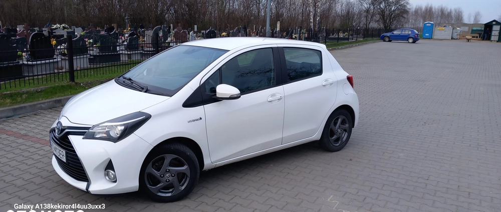 Toyota Yaris cena 43800 przebieg: 105000, rok produkcji 2016 z Rzeszów małe 301